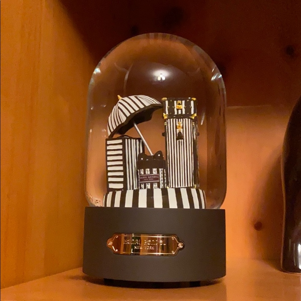 Henri Bender snow globe